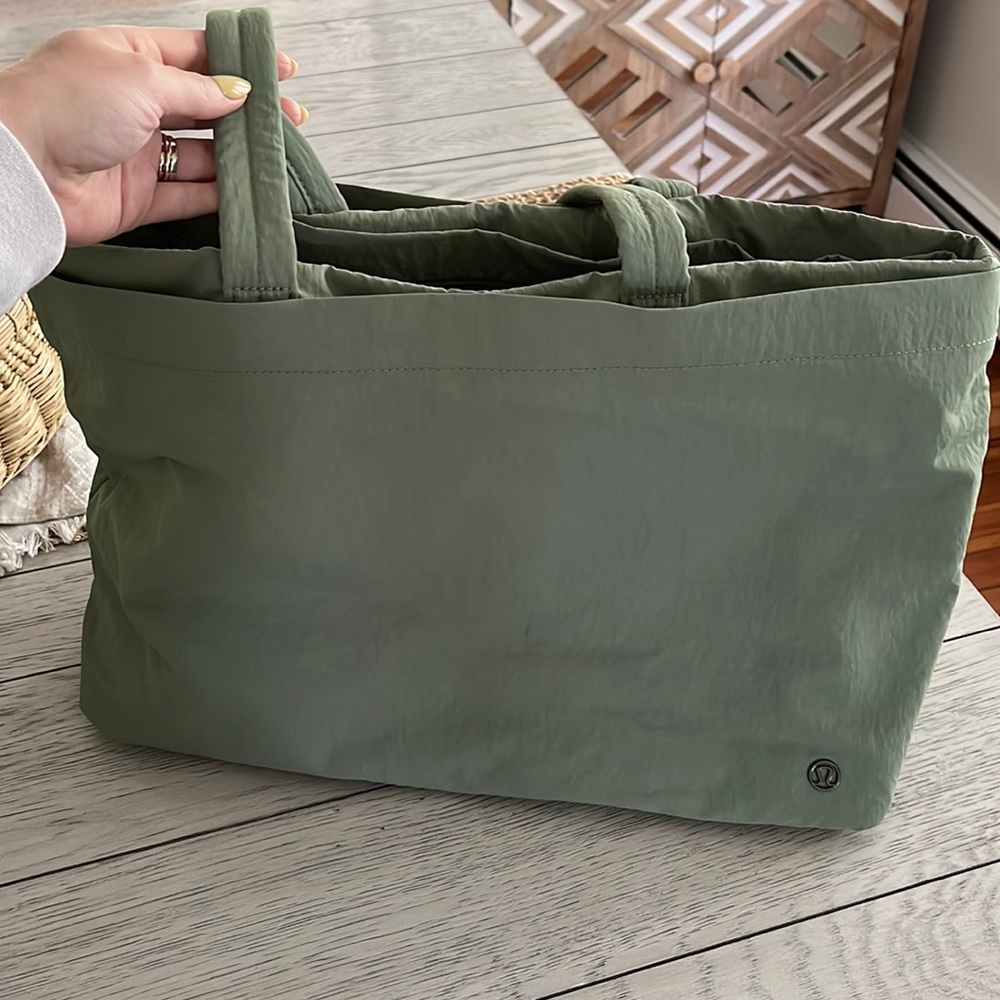 Lululemon duffel bag